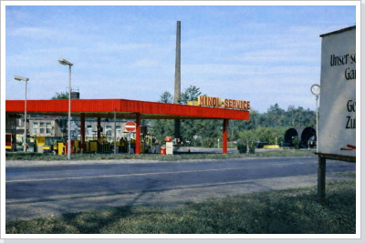 Die MINOL-Tankstelle an der Berliner Chaussee (Berliner Stra&szlig;e begann erst mit dem Ortsschild) zur DDR-Zeit.