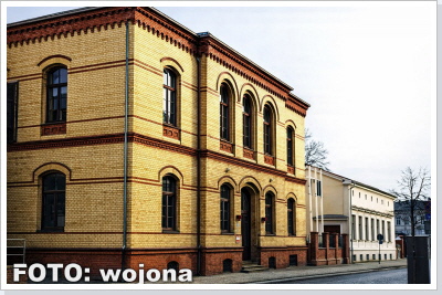 Das historische Amtsgericht. Das helle Geb&auml;ude geh&ouml;rt dazu./Inferior Court