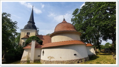 Die Kirche von Gro&szlig; Behnitz ist auch Grablege der Familie von Borsig.