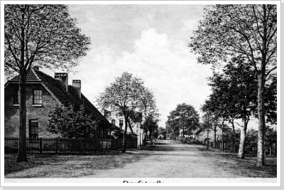 Blick in die Kienberger Dorfstra&szlig;e um 1925.