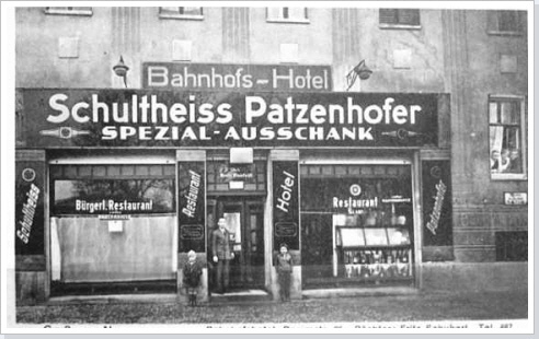 Blick auf das Bahnhofshotel. / Look at the railway station hotel.