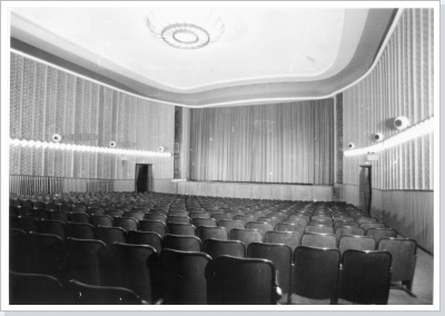 Der gro&szlig;e Vorf&uuml;hrraum war auch f&uuml;r Theaterauff&uuml;hrungrn geeignet.