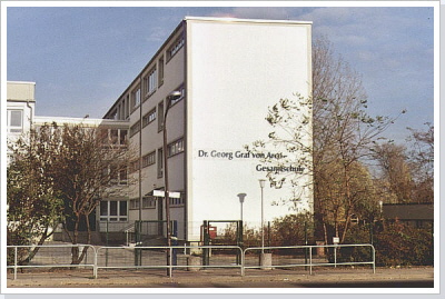 Die "W.-Pieck-Schule wurde in die "Dr, Georg Graf von Arco-Gesamtschule" seit 1999 integriert.