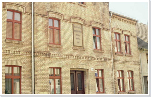 Das ehemalige R&uuml;hle-Stift in der Mittelstra&szlig;e. / The former R&uuml;hle endowment in Mittelstrasse.