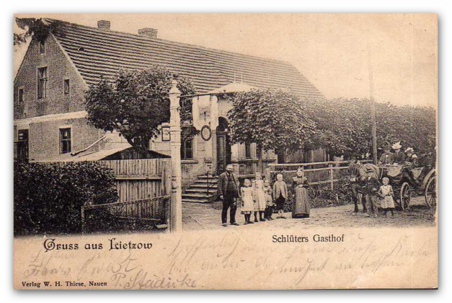 Blick ber den See zum Borsig-Schloss.