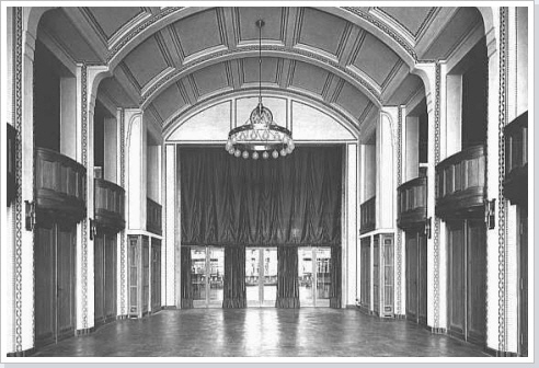 Blick in den Vortragssaal, dem sogenannten "Kaisersaal" im Jahr 1920.